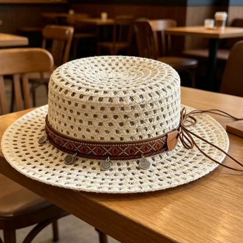 Ethnic Fashion Shoot - Modischer Strohhut im Ethno-Stil für Sommerausflüge,