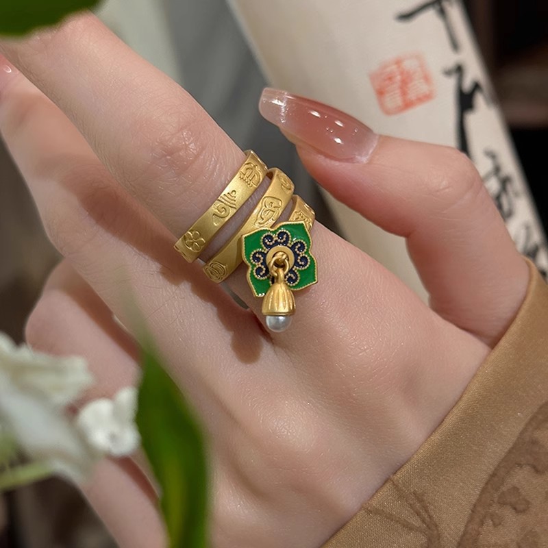Ethnic Fashion Wear - Neu im Charm-Ring mit grüner Emaille-Blumen