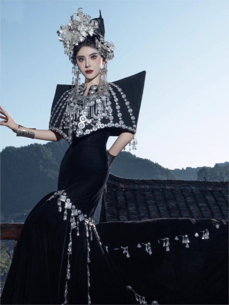 Neue schwarze Modeoutfits im E – Ethnic Fashion Shoot Bewertung und Preis