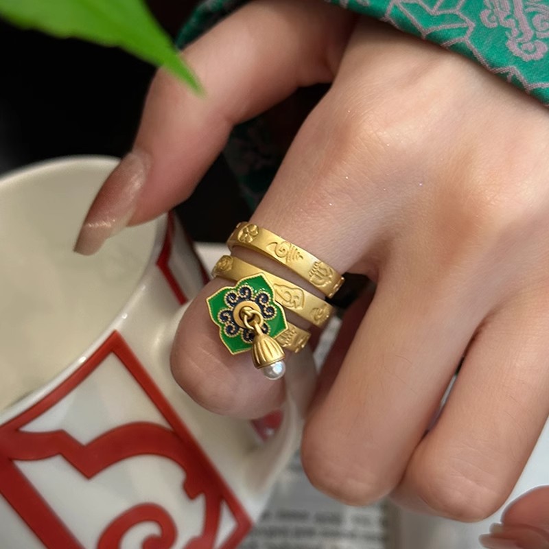 Neu im Charm-Ring mit grüner E – Ethnic Fashion Wear Bewertung und Preis