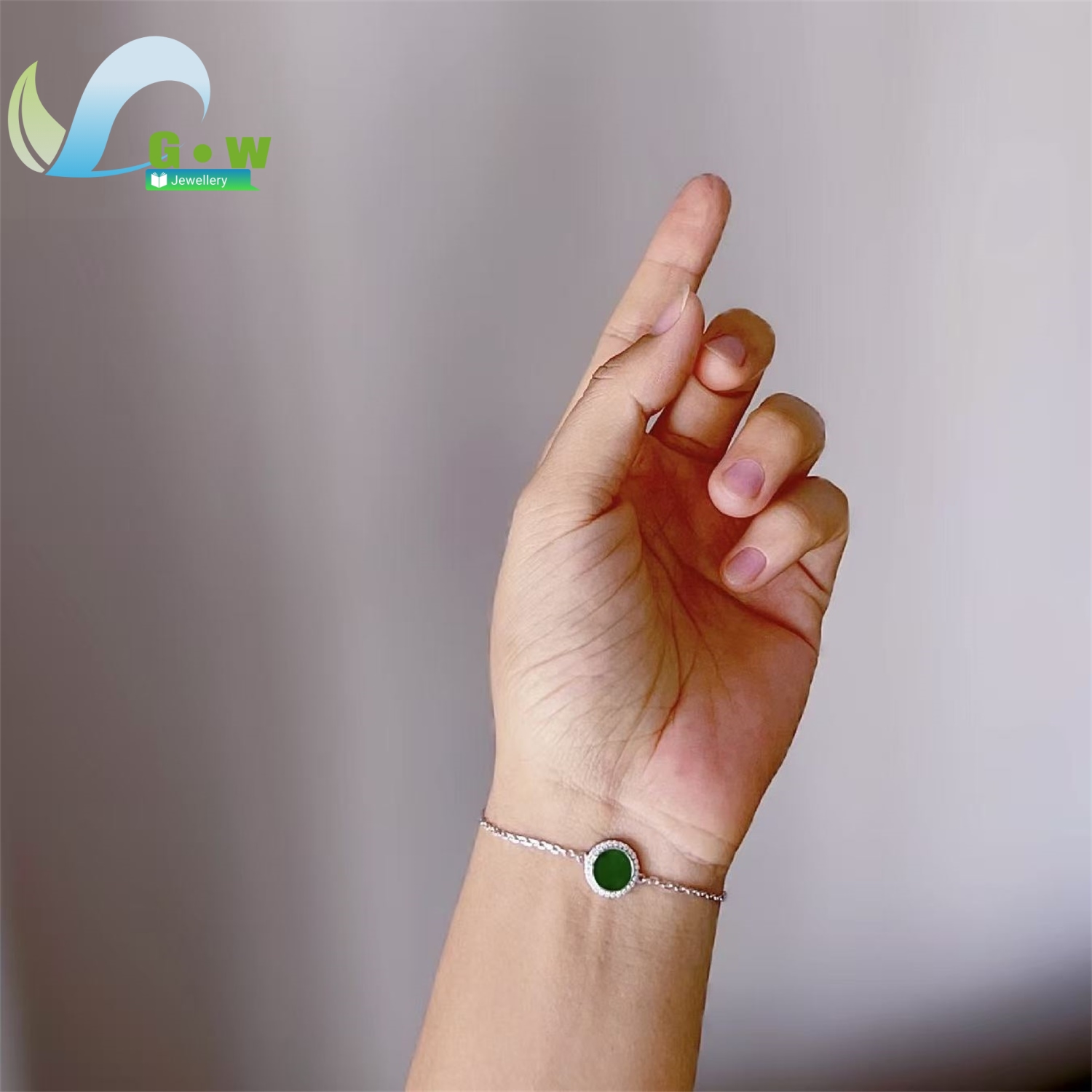 Natürlicher Jadeit-Ring mit ru – Ethnic Wear Fashion Designer Bewertung und Preis
